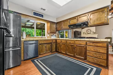 Kitchen - 2441 E Princeton Ave, Visalia, CA 93292 photo 4 of 7