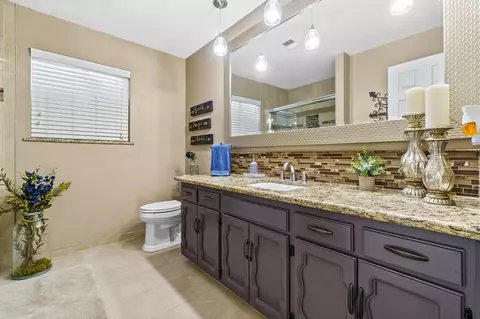Bath - 2441 E Princeton Ave, Visalia, CA 93292 photo 2 of 6