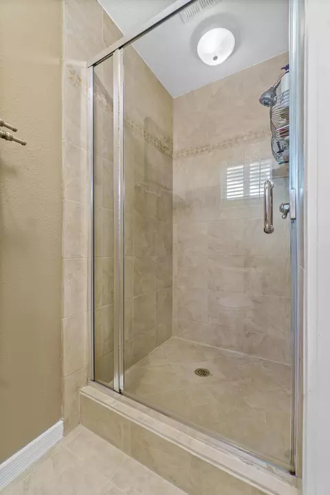 Bath - 2441 E Princeton Ave, Visalia, CA 93292 photo 6 of 6