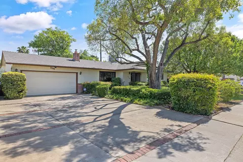 2709 W Dartmouth Ave, Visalia, CA 93277