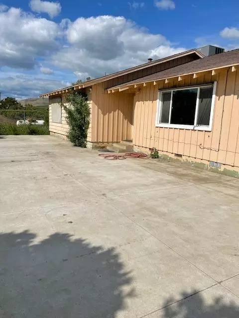 Exterior - 19774 Road 256, Strathmore, CA 93267 photo 2 of 8