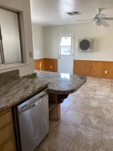 Kitchen - 19774 Road 256, Strathmore, CA 93267 photo 4 of 4
