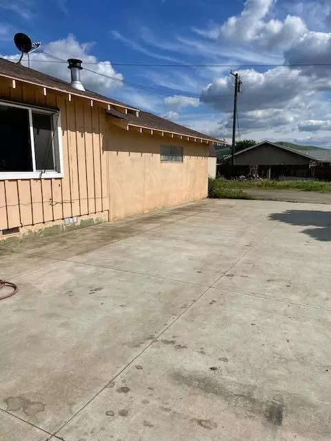 Exterior - 19774 Road 256, Strathmore, CA 93267 photo 6 of 8