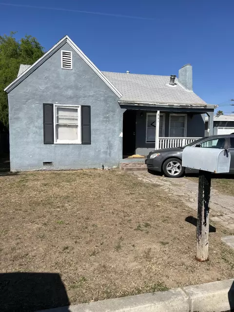 841 N I St, Tulare, CA 93274