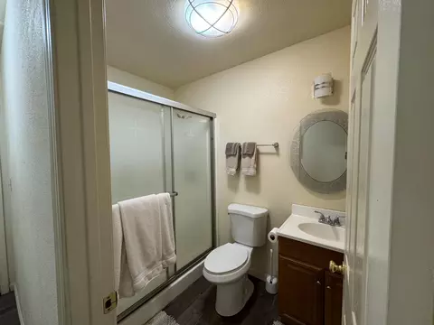 Bath - 51870 Eshom Valley Dr, Badger, CA 93603 photo 1 of 4