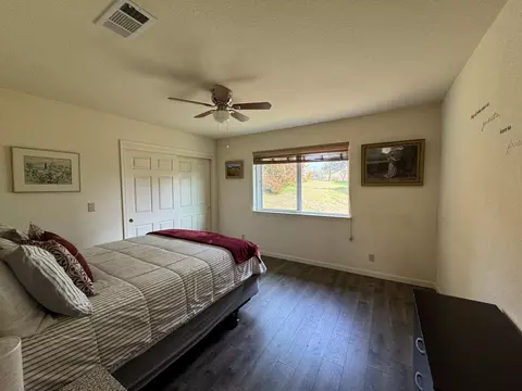 Bedroom - 51870 Eshom Valley Dr, Badger, CA 93603 photo 2 of 8