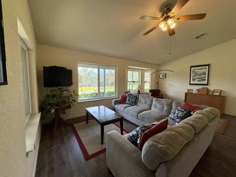 Living - 51870 Eshom Valley Dr, Badger, CA 93603 photo 3 of 6