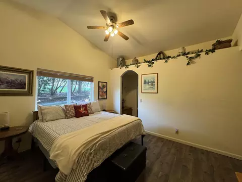 Bedroom - 51870 Eshom Valley Dr, Badger, CA 93603 photo 7 of 8