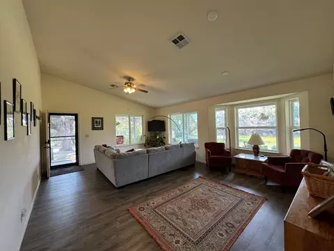 Living - 51870 Eshom Valley Dr, Badger, CA 93603 photo 6 of 6