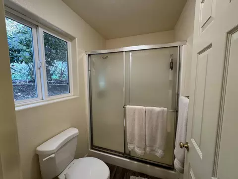 Bath - 51870 Eshom Valley Dr, Badger, CA 93603 photo 2 of 4