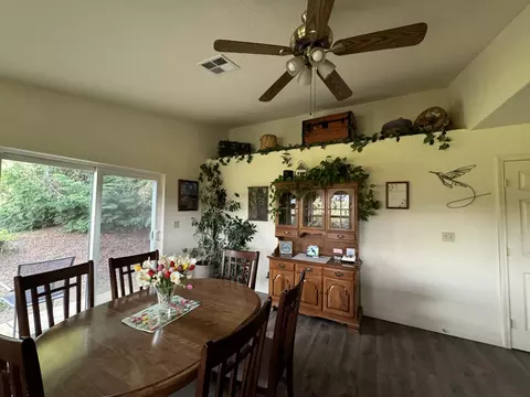 Dining - 51870 Eshom Valley Dr, Badger, CA 93603 photo 2 of 5