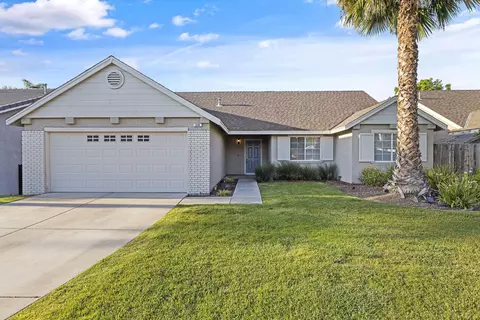 538 W Cinnamon Ave, Hanford, CA 93230