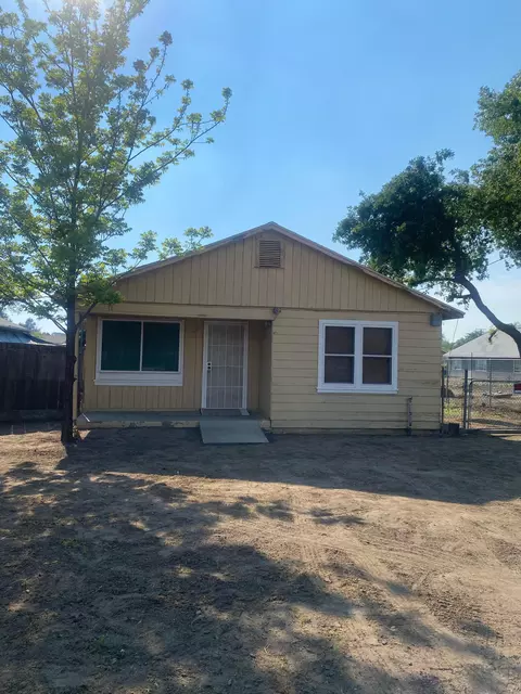 369 Holcomb St, Porterville, CA 93257