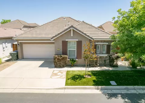 3228 N Kayenta St, Visalia, CA 93291