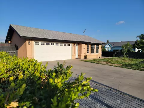 1838 N Hall Ct NE, Visalia, CA 93291