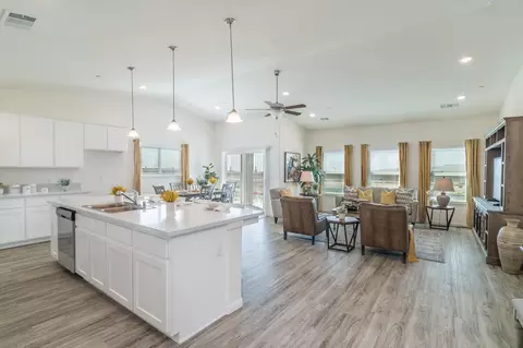 1108 E Kern St, Avenal, CA 93204 photo 8