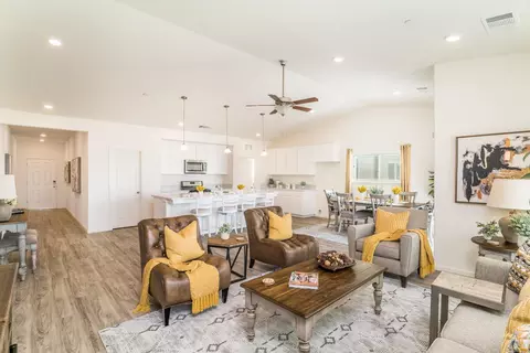 1108 E Kern St, Avenal, CA 93204 photo 4