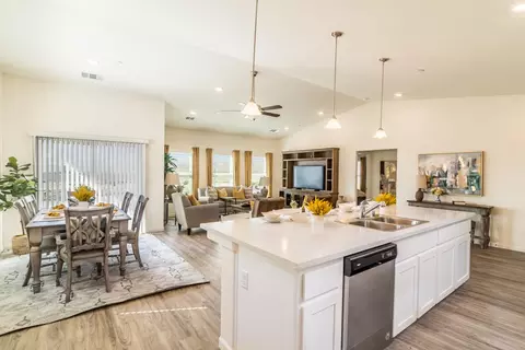 1108 E Kern St, Avenal, CA 93204 photo 5