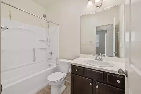 Bath - 3020 Rudder Ave, Tulare, CA 93274 photo 1 of 2