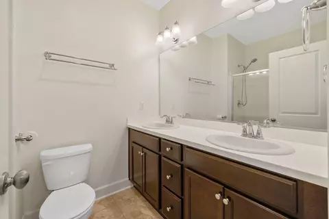 Bath - 3020 Rudder Ave, Tulare, CA 93274 photo 2 of 2