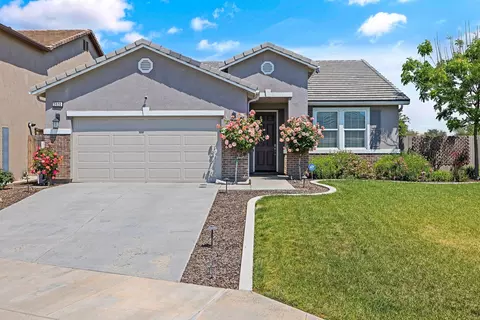 3020 Rudder Ave, Tulare, CA 93274