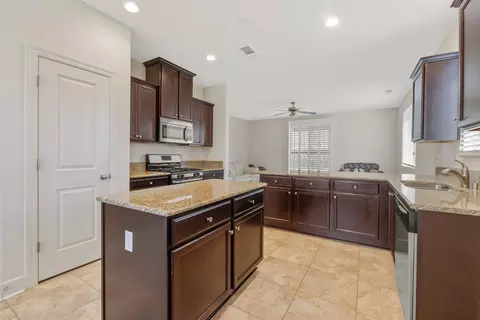 Kitchen - 3020 Rudder Ave, Tulare, CA 93274 photo 3 of 5