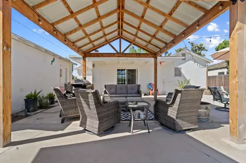 Exterior - 809 E Cross Ave, Tulare, CA 93274 photo 6 of 23