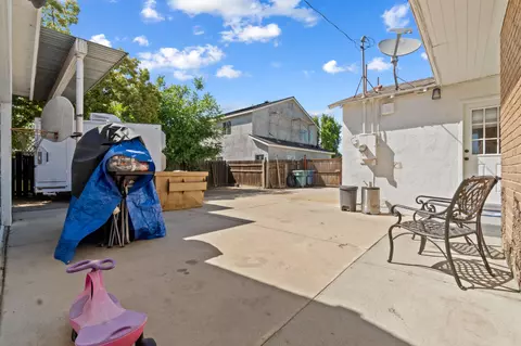 Exterior - 809 E Cross Ave, Tulare, CA 93274 photo 18 of 23