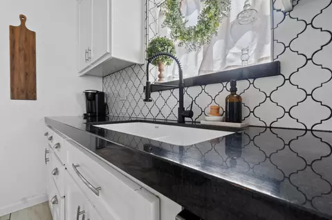 Kitchen - 809 E Cross Ave, Tulare, CA 93274 photo 5 of 7