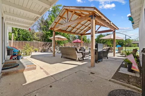 Exterior - 809 E Cross Ave, Tulare, CA 93274 photo 7 of 23