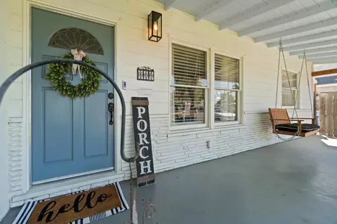 Exterior - 809 E Cross Ave, Tulare, CA 93274 photo 5 of 23