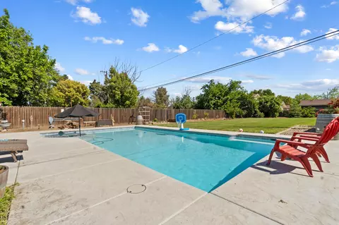 Exterior - 809 E Cross Ave, Tulare, CA 93274 photo 11 of 23