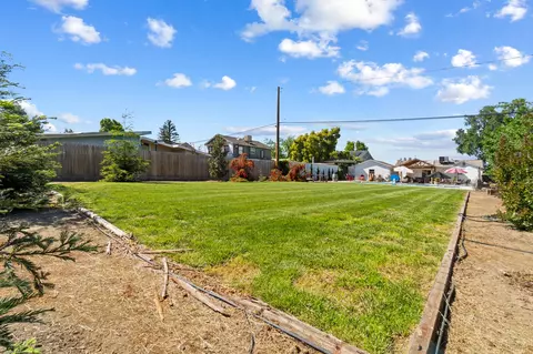 Exterior - 809 E Cross Ave, Tulare, CA 93274 photo 16 of 23