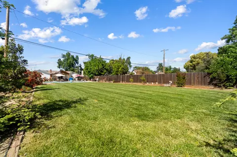 Exterior - 809 E Cross Ave, Tulare, CA 93274 photo 14 of 23