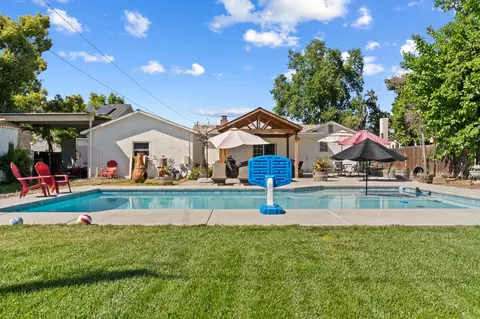 Exterior - 809 E Cross Ave, Tulare, CA 93274 photo 13 of 23