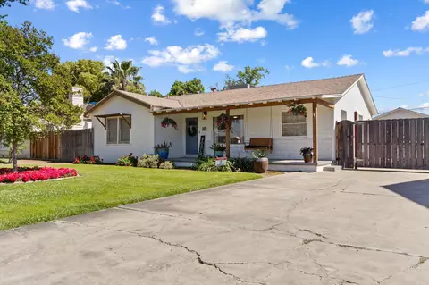 Exterior - 809 E Cross Ave, Tulare, CA 93274 photo 1 of 23