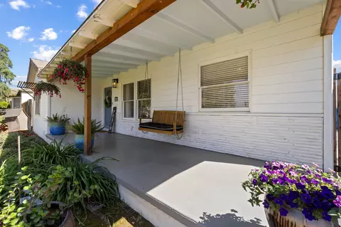 Exterior - 809 E Cross Ave, Tulare, CA 93274 photo 4 of 23