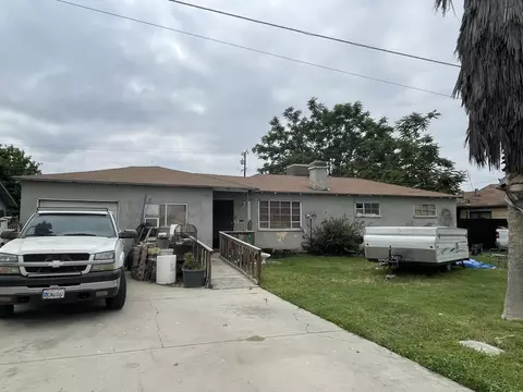 981 S Market St, Pixley, CA 93256