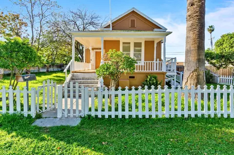 317 E Ivy St, Hanford, CA 93230