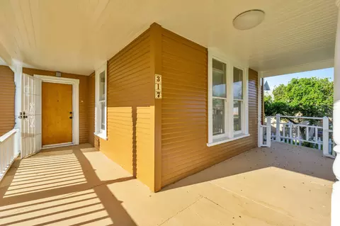 317 E Ivy St, Hanford, CA 93230 photo 4