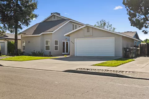 943 N Manor St, Tulare, CA 93274