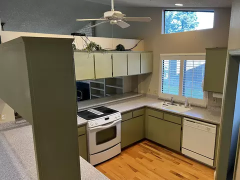 Kitchen - 3142 E Grove Ave, Visalia, CA 93292 photo 2 of 3
