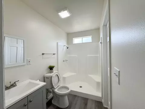 604 S Elm Rd, Earlimart, CA 93219 photo 9