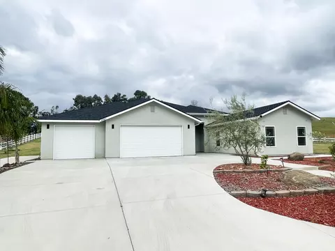 30885 Angus Loop Dr, Springville, CA 93265 photo 1