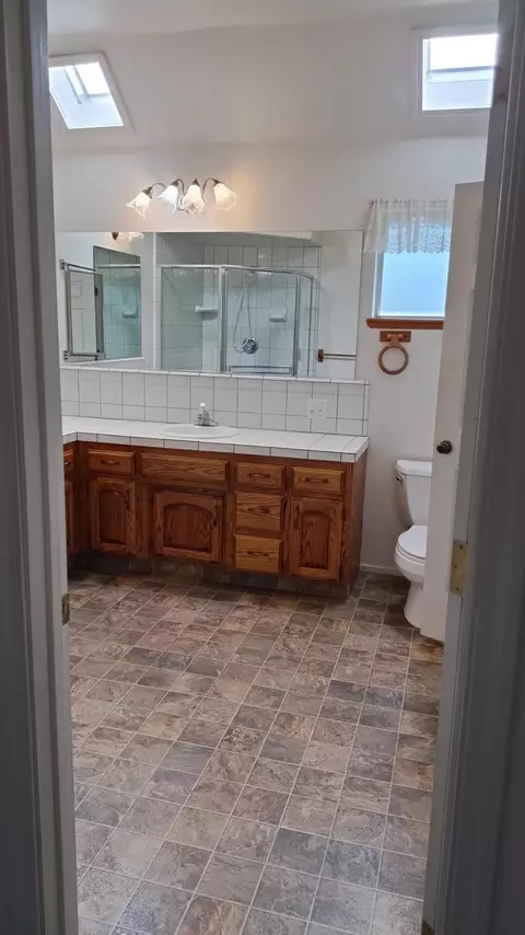 Bath - 1284 Bourbon, Springville, CA 93265 photo 8 of 8