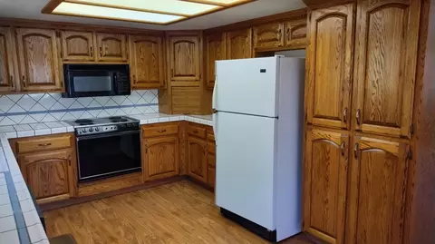 Kitchen - 1284 Bourbon, Springville, CA 93265 photo 3 of 4
