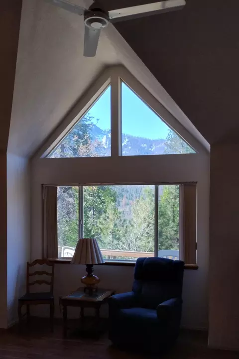 Living - 1284 Bourbon, Springville, CA 93265 photo 3 of 10