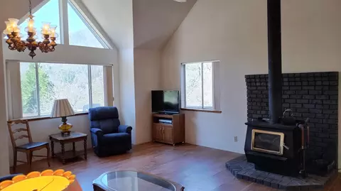 Living - 1284 Bourbon, Springville, CA 93265 photo 4 of 10