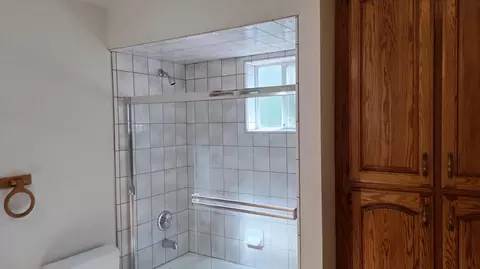 Bath - 1284 Bourbon, Springville, CA 93265 photo 1 of 8