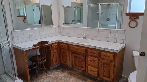 Bath - 1284 Bourbon, Springville, CA 93265 photo 5 of 8